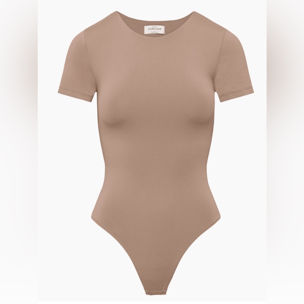 NWT Aritzia Babaton soft tan contour short sleeve crewneck bodysuit sz XS $58
